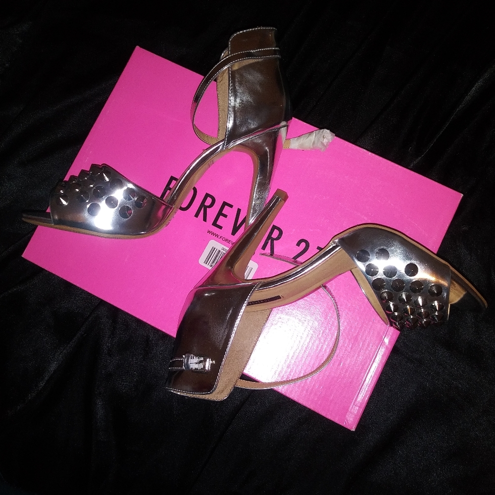 Heels - Picture 4 of 5